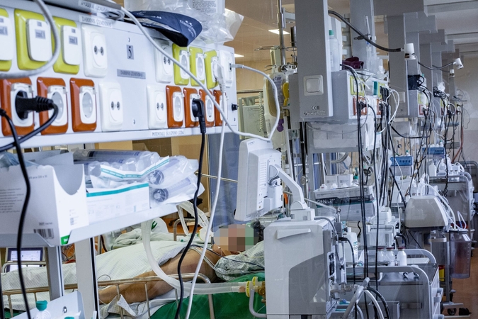 Koronavirusas vėl pasiglemžė jauną gyvybę: mirė 40 metų nesulaukęs žmogus