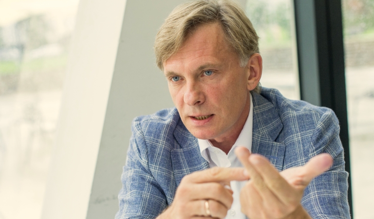 Vadovėlių autorius V. Vanagas: Lietuvoje ant švietimo padėtas kryžius
