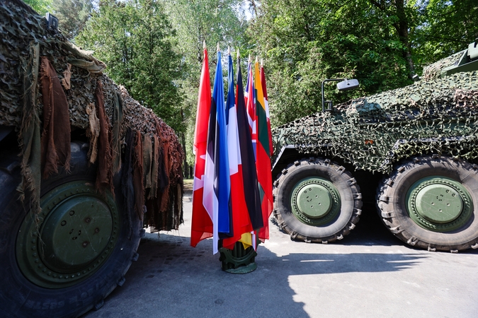 Galimybė: su Lietuvos Vyriausybės leidimu Lietuvos piliečiui atlikus tarnybą NATO ar ES valstybėje ir tai pagrindus dokumentais, karo prievolininkui privalomoji pradinė karo tarnyba yra įskaitoma.
