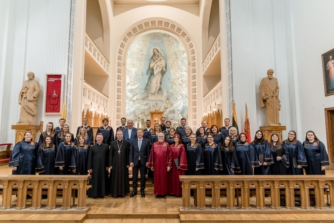 Klaipėdos universiteto mišrus choras „Pajūrio aidos“ (meno vad. doc. A. Šumskis).