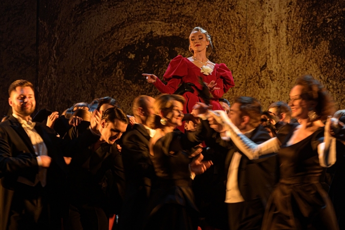Įvertinimas: už Violetos vaidmenį operoje „Traviata“ G. Bukinė buvo nomuota „Auksiniam scenos kryžiui“.