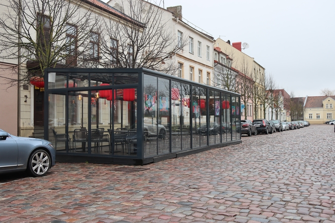 Keisis: šią vasarą verslininkai dar galės statyti terasas ant važiuojamosios kelio dalies, nuo kitų metų galios kita tvarka.