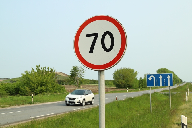 Mįslė: klaipėdietis sulaukė nuobaudos už viršytą 50 km/val. greitį. Tačiau žmogus įsitikinęs, kad trikojis greitį matavo Dituvos kelyje, kur leidžiama važiuoti iki 70 km/val.
