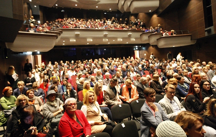 Šventės: Klaipėdos dramos teatras sulauks aibės žiūrovų – bilietai į gruodį vyksiančius spektaklius beveik išpirkti.