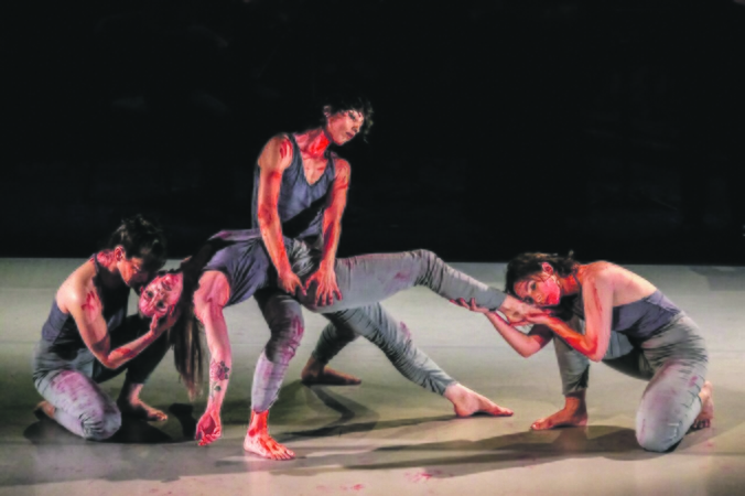 Jungtis: žinoma Izraelio choreografė I. Oshman vizualizavo gėlos persunktą G. B. Pergolesi'o muziką.