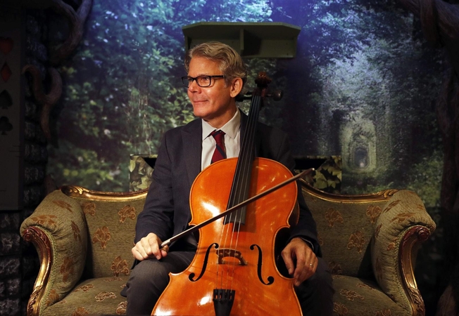 Violončelininkas išleido muzikos albumą... katėms