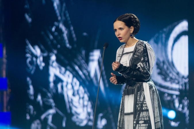 Nauja Monikos Liu daina parašyta su garsiu pianistu
