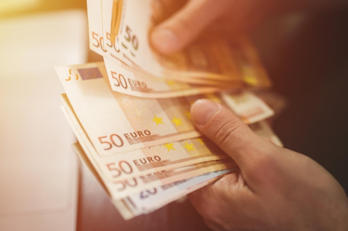 „Čekiukų“ bylose dviejų politikų iš Tauragės ir Telšių tarybų prašoma grąžinti 23 tūkst. eurų