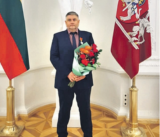 Įvertinimas: už Lietuvos dokumentinio kultūros paveldo puoselėjimą K.Remeika apdovanotas Riterio kryžiumi.