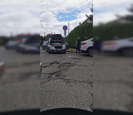 Skirtingose Žaliakalnio vietose beveik vienu metu užsidegė automobiliai