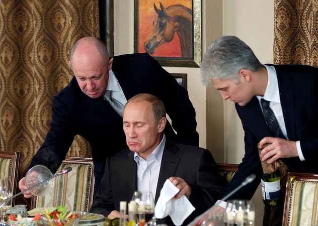 Jevgenijus Prigožinas (kairėje) ir Vladimiras Putinas (dešinėje)