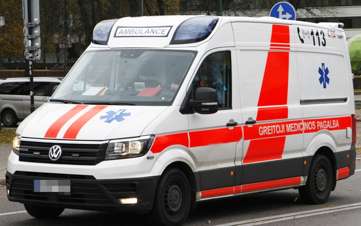 Į svečius užsukęs vyras buto šeimininką sužeidė ir pabėgo
