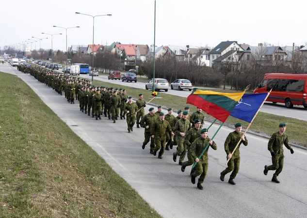 Aviacijos bazėje Šiauliuose vyko bėgimas NATO metinėms paminėti