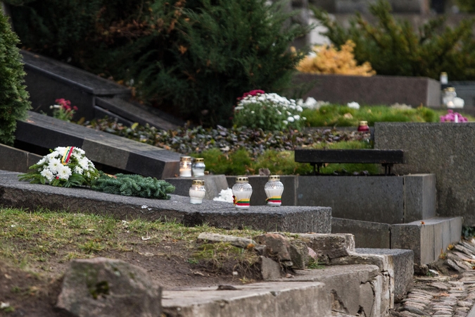 Rasų kapines tvarkanti Vilniaus savivaldybė Lenkijoje ieškos palaidotųjų giminaičių