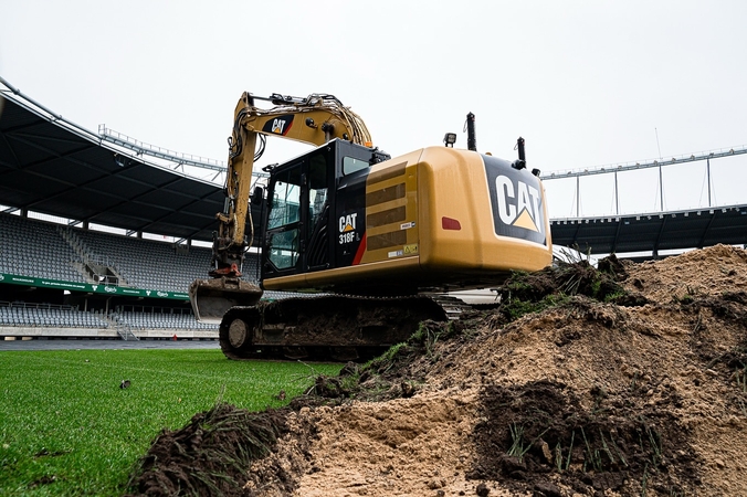 Dariaus ir Girėno stadione prasidėjo vejos keitimo darbai: bus ir futbolui, ir koncertams