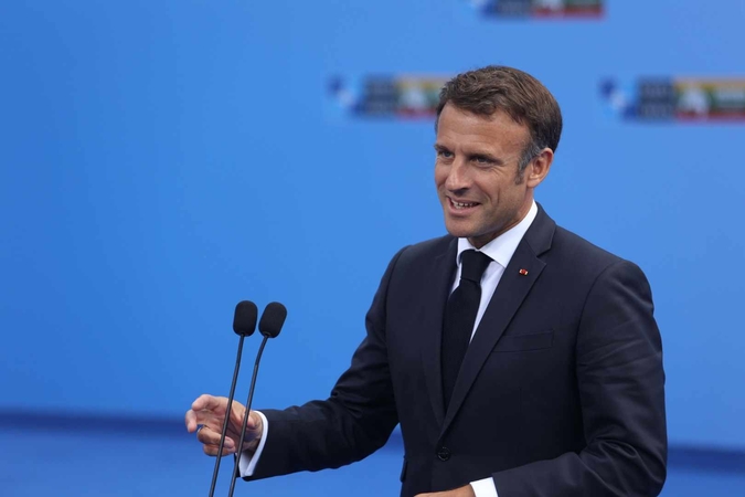 E. Macronas Vilniuje: Prancūzija siunčia Ukrainai ilgojo nuotolio raketų