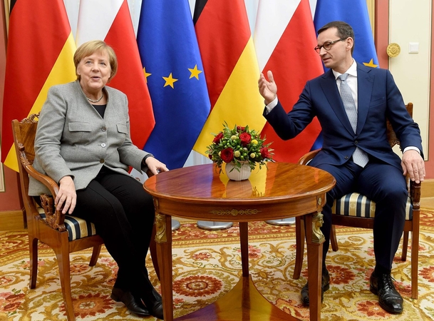 Angela Merkel ir  Mateuszas Morawieckis