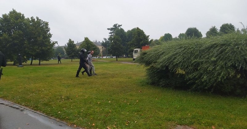 OMON išvaikė prie Minsko traktorių gamyklos susirinkusius žmones