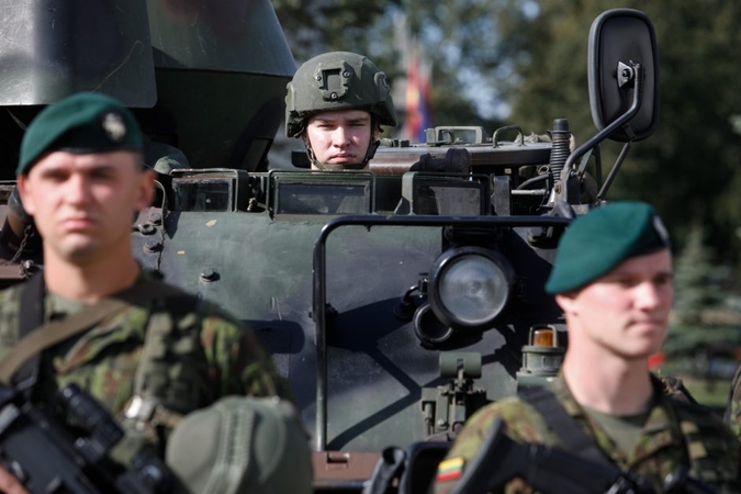 Gynybai valdžia nori skolintis iš gyventojų: pinigus duotų iš patriotiškumo ar siekiant pelno?