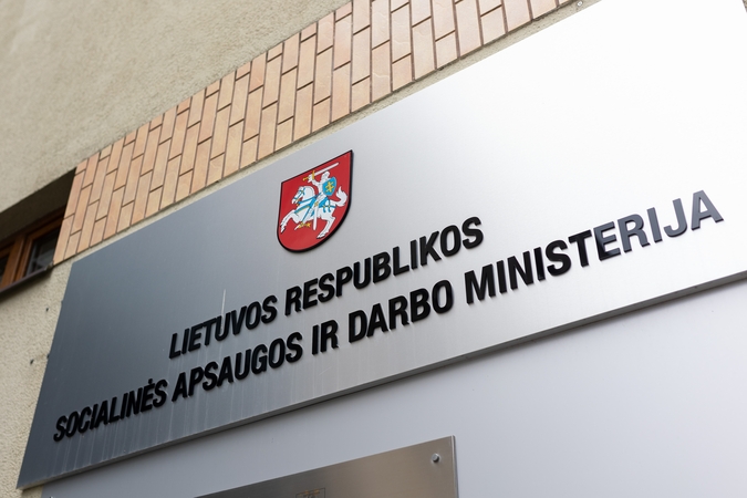 Žiniasklaida: ministerija atleido patarėją, kurios įmonė gabeno prabangos prekes į Rusiją