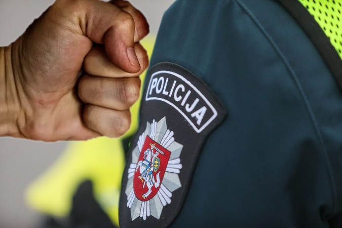Per vyro sulaikymą nukentėjo du policininkai