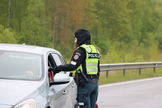 Prie vairo – girtas vyras: sustabdžius paaiškėjo ir dar vienas pažeidimas