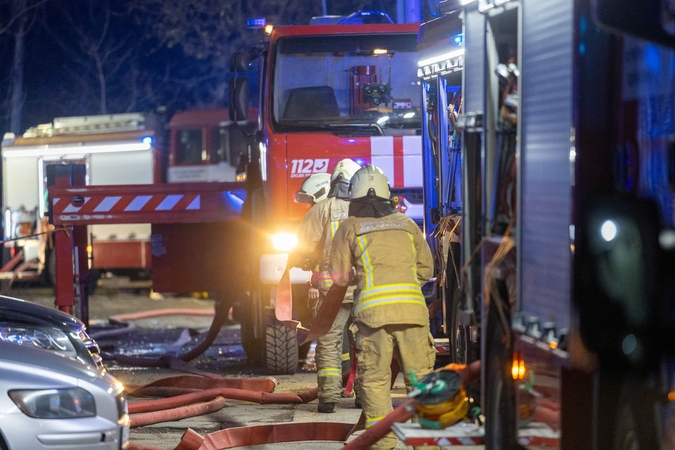 Sostinėje ir Vilniaus rajone pranešta apie degantį butą ir namą