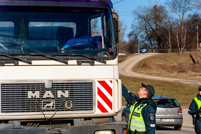Neblaivūs prie vairo – ir užsieniečiai, ir krepšinio sirgaliai