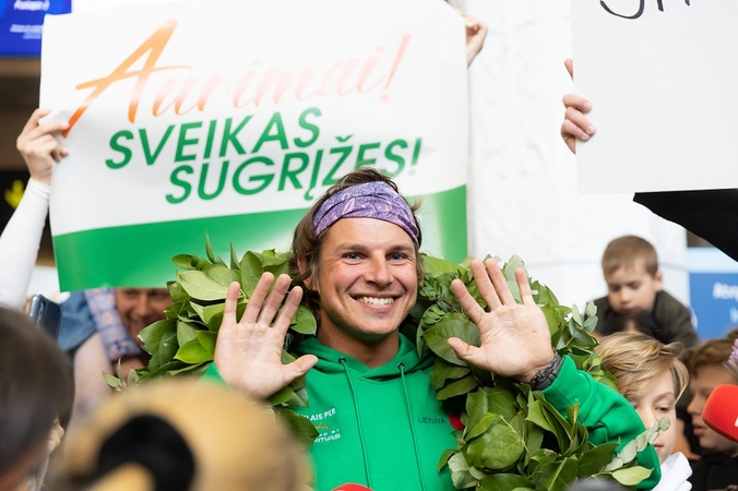 Atlanto vandenyną įveikęs A. Valujavičius sugrįžo į Lietuvą!