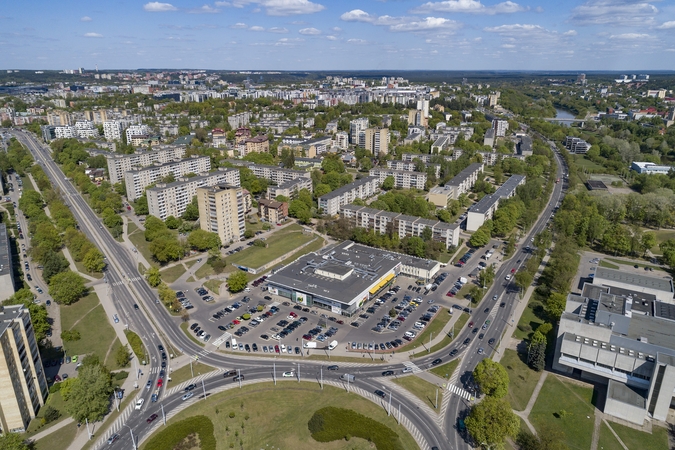 Vilniuje dėl karščių dienos metu ribojamas sunkiasvorio transporto eismas