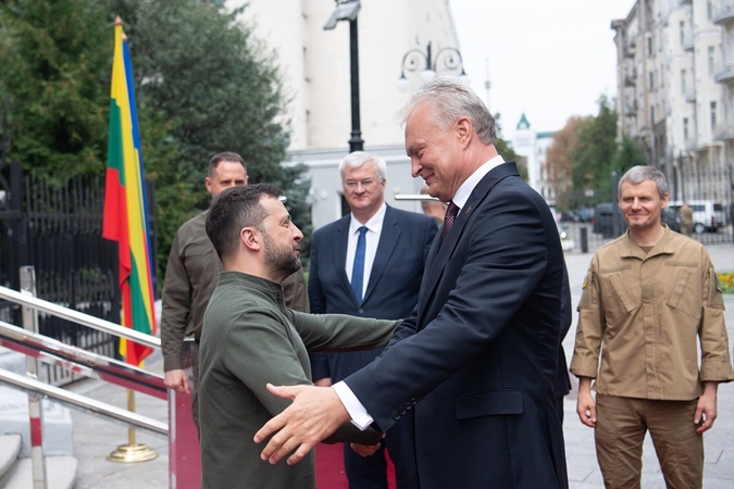 Volodymyras Zelenskis (kairėje) ir Gitanas Nausėda