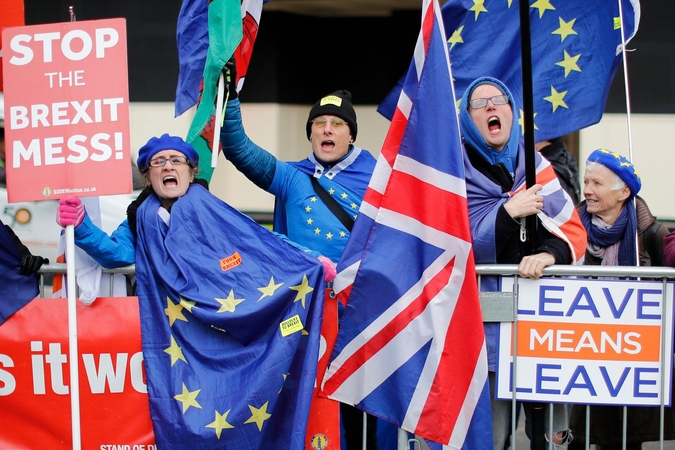 Tiesos akimirka: Didžiosios Britanijos parlamentas balsuos dėl „Brexit“ susitarimo