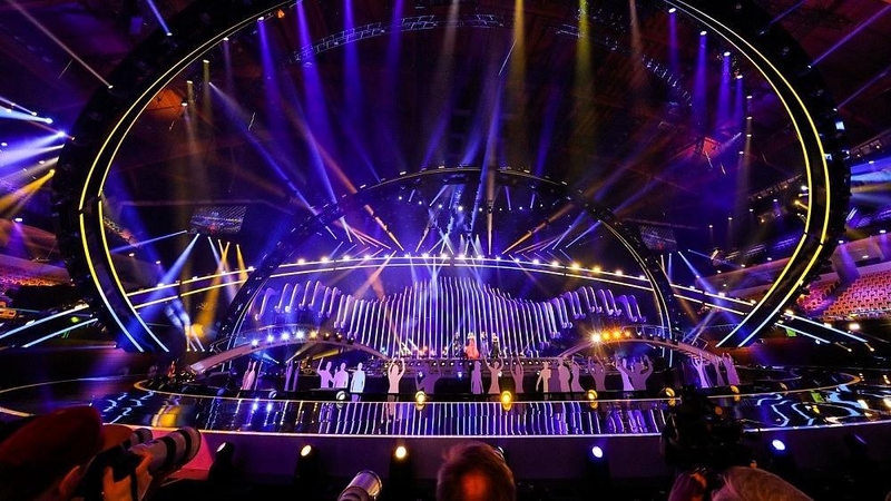 Pirmąjį „Eurovizijos“ pusfinalį transliavusi Kinija iškirpo dvi dainas 
