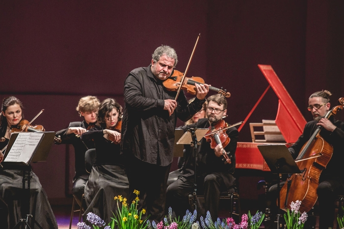 Smuiko maestro iš Italijos grieš su Klaipėdos kameriniu orkestru
