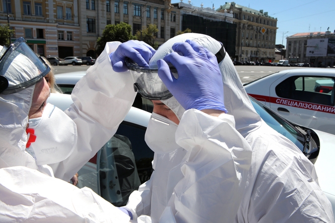 Ukrainoje nustatyta beveik 2 tūkst. naujų COVID-19 atvejų, 49 pacientai mirė