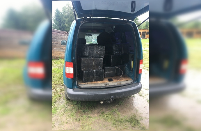 Sodų namelyje Šiauliuose aptikta daugiau kaip 8 tūkst. pakelių cigarečių