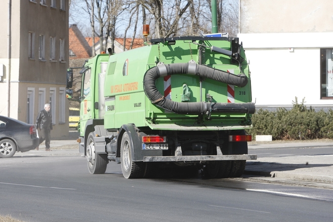 Nuo dulkių klaipėdiečius saugo gatvių valymas
