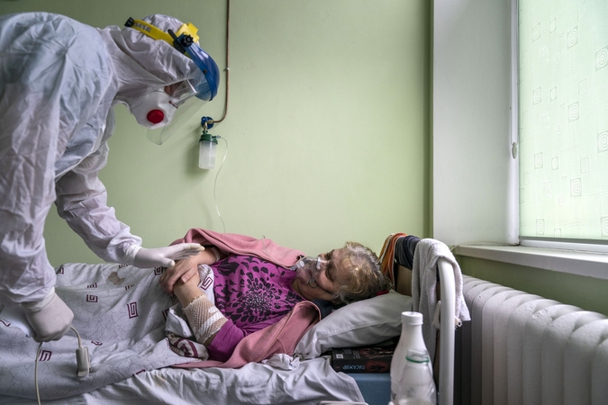 Ukrainoje – naujas COVID-19 atvejų rekordas, 93 žmonės mirė