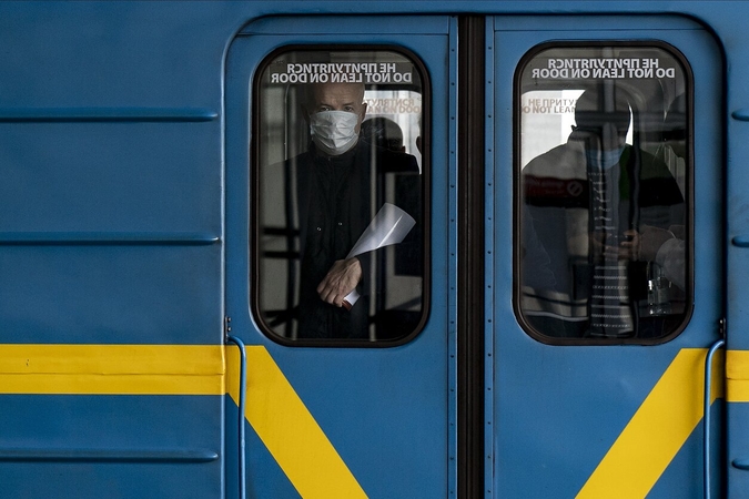 Ukrainoje – 11 035 nauji COVID-19 atvejai, 186 pacientai mirė