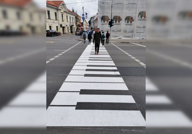 Unikali iniciatyva: perėja šalia MO muziejaus tapo pianino klavišais