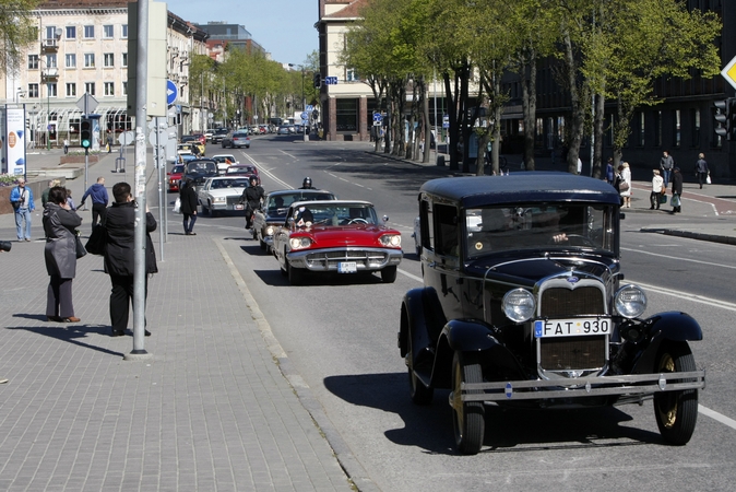 Uostamiesčio gatvėmis – senovinių automobilių paradas