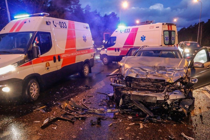 Savaitė šalies keliuose: žuvo penki žmonės, labiausiai nukentėjo pėstieji