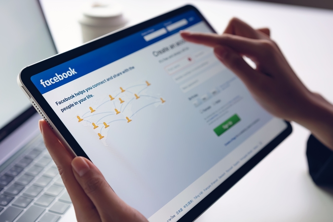 „Facebook“ švelnina taisykles, leis koneveikti „rusų okupantus“