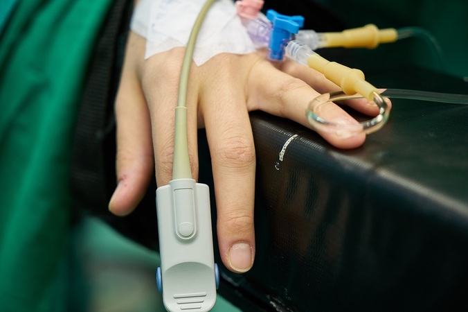 Medikai prognozuoja koronaviruso pasekmes – trečiąja banga taps lėtinės ligos