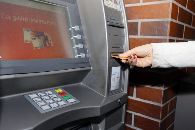 Įspėja vartotojus: dėl sistemų atnaujinimo galimi „Swedbank“ paslaugų trikdžiai