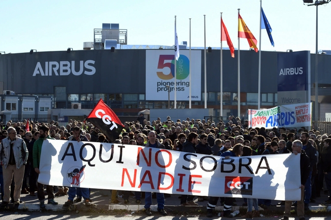 Ispanijoje tūkstantinė minia streikuoja prieš „Airbus“ planus atleisti 630 darbuotojų