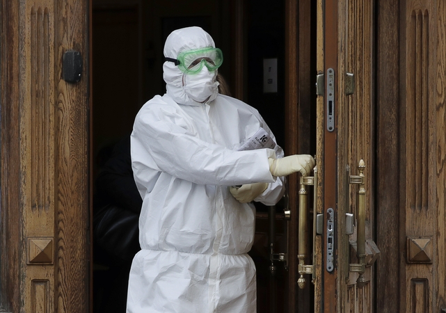 Maskva pradės masiškai vykdyti koronaviruso antikūnių tyrimus