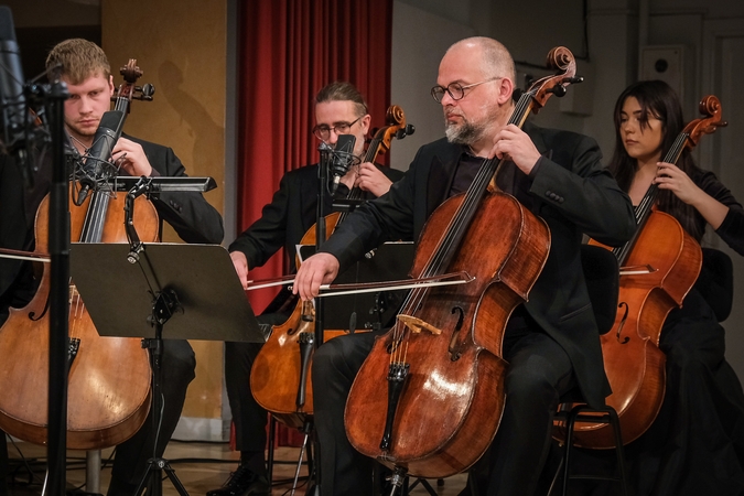 Klaipėdos kamerinis orkestras savo naują programą paskyrė violončelės muzikai.