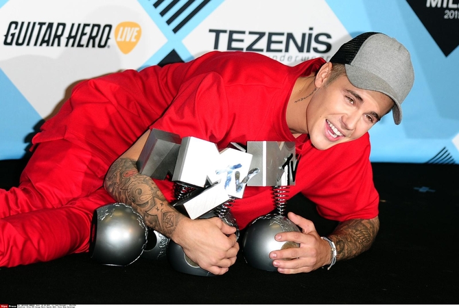 MTV Europos muzikos apdovanojimuose triumfavo J. Bieberis