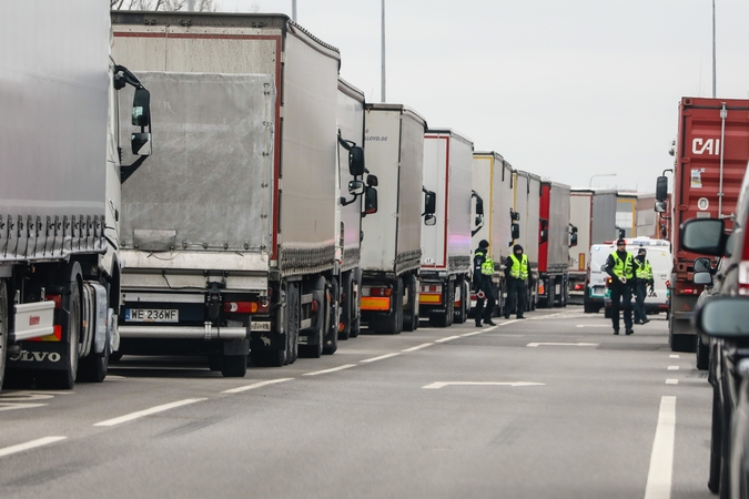 Ar bus uždaryti sausumos maršrutai kroviniams į Rusiją ir Baltarusiją?